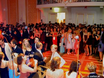 Wien: Salsaball - anklicken zum Vergr��ern - click to enlarge