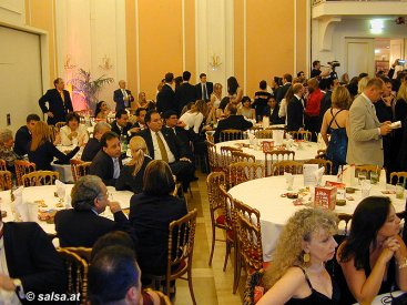 Wien: Salsaball - anklicken zum Vergr��ern - click to enlarge