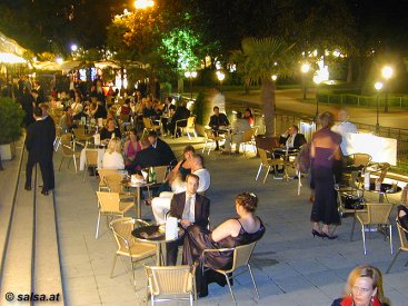 Wien: Salsaball - anklicken zum Vergr��ern - click to enlarge