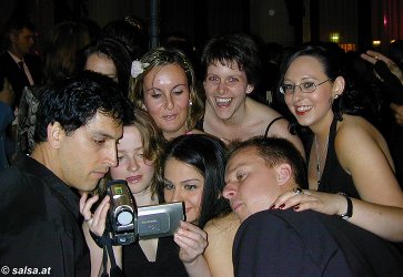 Wien: Salsaball - anklicken zum Vergr��ern - click to enlarge