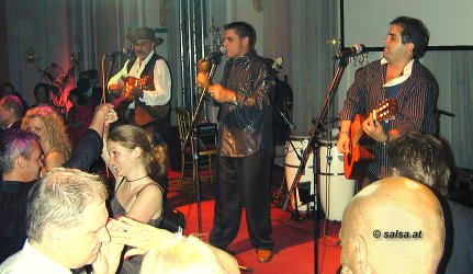 Wien: Salsaball - anklicken zum Vergr��ern - click to enlarge