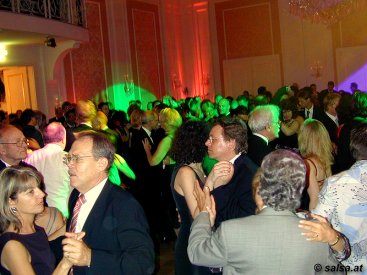 Wien: Salsaball - anklicken zum Vergr��ern - click to enlarge