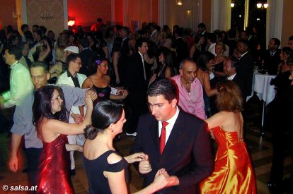 Wien: Salsaball - anklicken zum Vergr��ern - click to enlarge
