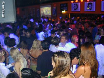 Wien: Salsa im Floridita - anklicken zum Vergr��ern - click to enlarge