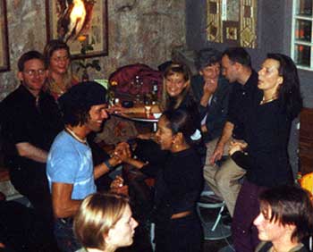 Salsa in Hari�s Bar (� 2000 by Winfried Herbst)