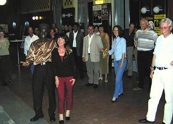 Salsa im Caf� der Kunsthalle in Bonn - anklicken zum Vergr��ern - click to enlarge