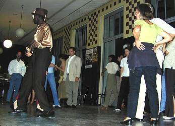 Salsa im Caf� der Kunsthalle in Bonn - anklicken zum Vergr��ern - click to enlarge