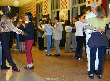 Salsa im Caf� der Kunsthalle in Bonn - anklicken zum Vergr��ern - click to enlarge