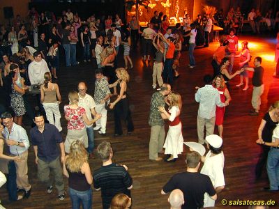 Salsa Bonn: Br&uuml;ckenforum (anklicken zum Vergroessern)