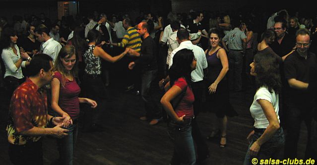 Bonn: Salsa im Br&uuml;ckenforum