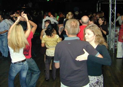 Bonn: Salsa im Br&uuml;ckenforum