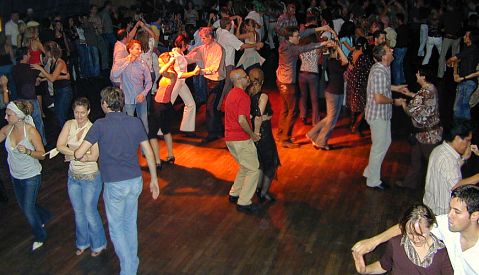 Salsa in Bonn: Mundo Caribeno im Br&uuml;ckenforum (hier: Salsa-Marathon-Party