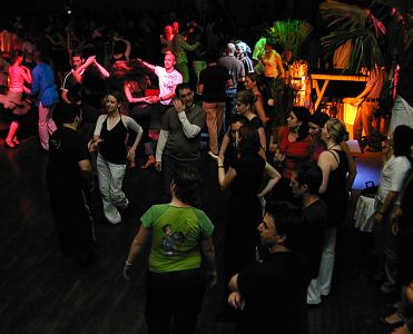 Salsa in Bonn: Mundo Caribeno im Br&uuml;ckenforum (hier: Salsa-Marathon-Party