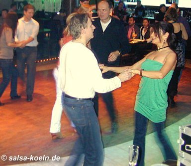 Salsa in Köln: MP 34 im Mediapark