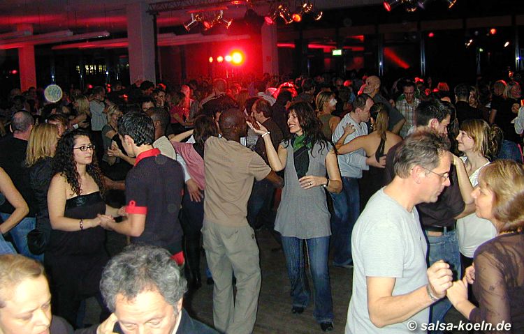 Köln: Salsa in der Uni-Mensa