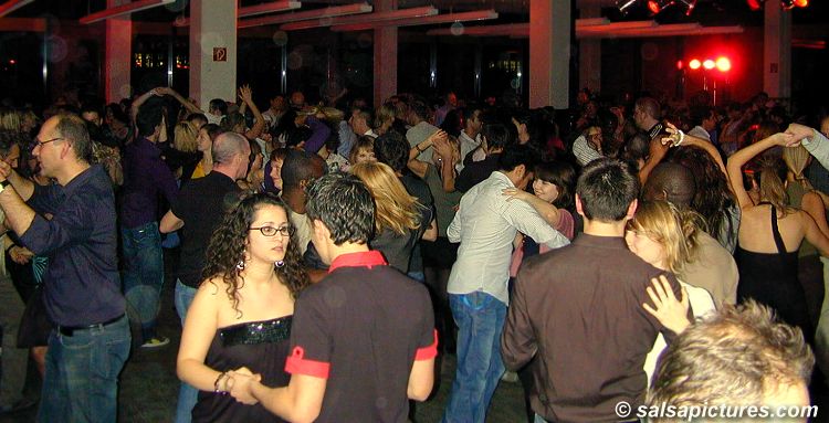 Köln: Salsa in der Uni-Mensa