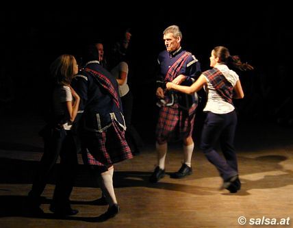 Köln: Salsa in der Uni-Mensa