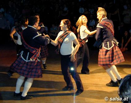 Köln: Salsa in der Uni-Mensa