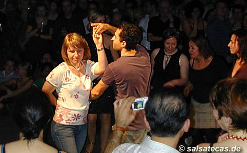 Köln: Salsa in der Uni-Mensa