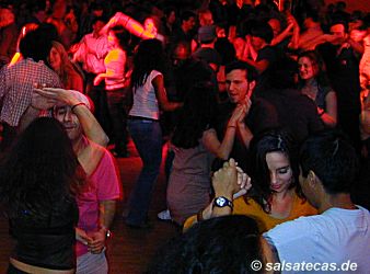 Köln: Salsa in der Uni-Mensa