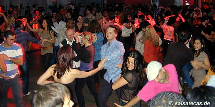 Köln: Salsa in der Uni-Mensa