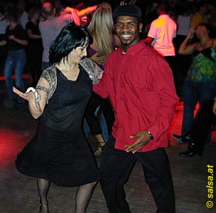 Köln: Salsa in der Uni-Mensa