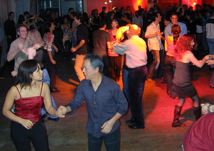 Köln: Salsa in der Uni-Mensa