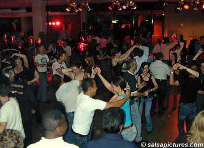 Köln: Salsa in der Uni-Mensa