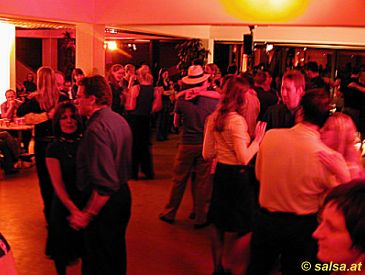 Köln: Salsa in der Uni-Mensa