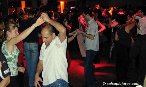 Köln: Salsa in der Uni-Mensa