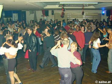 Salsa im Skyline, M�nchen (click to enlarge - anklicken zum Vergr��ern, mit ALT+F4 wieder schliessen)
