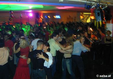 Salsa im Skyline, M�nchen (click to enlarge - anklicken zum Vergr��ern, mit ALT+F4 wieder schliessen)