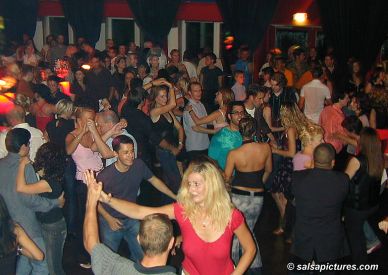 Salsa im Parkcafe (anklicken zum Vergr��ern - click to enlarge)