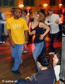 Salsa in Esslingen: Joe Pe&ntilde;as