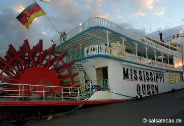 Salsa  auf dem Salsaboot in Hamburg (click here to see more pictures of that location or reload to see another picture)