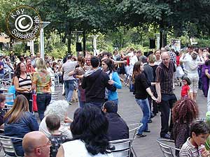 Wuppertal: Open Air Salsa vor dem Live-Club Barmen